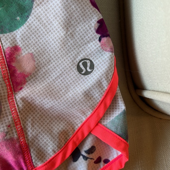 LULULEMON shorts lined - Picture 2 of 7